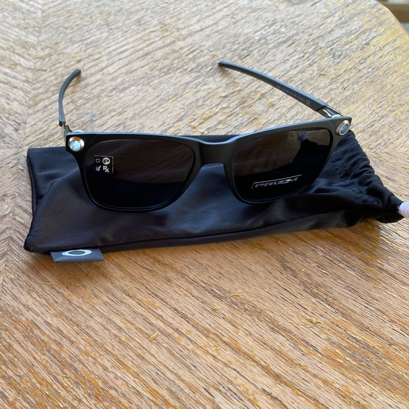 Oakley Prizm Grey #0009451. - Picture 4 of 6
